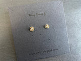 10K solid Gold Tiny Flower Line Stud Earrings Cubic Zircornia Real Gold - TGE064