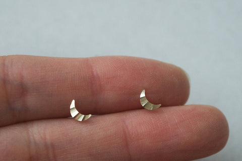 14K Solid Gold Crescent Moon Earring, Moon Cartilage,Shiny Cut, Pattern - TGE40006