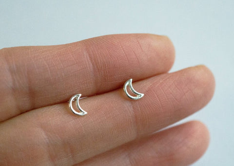 925 Sterling Silver Crescent Moon Stud Earrings - TSE028