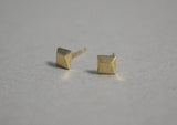 14K Solid Gold Geometric Trapezoid Pyramid Stud Earrings - TGE40013