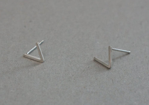 925 Sterling Silver V Earrings, Geometric, Mountain Top stud - TSE017